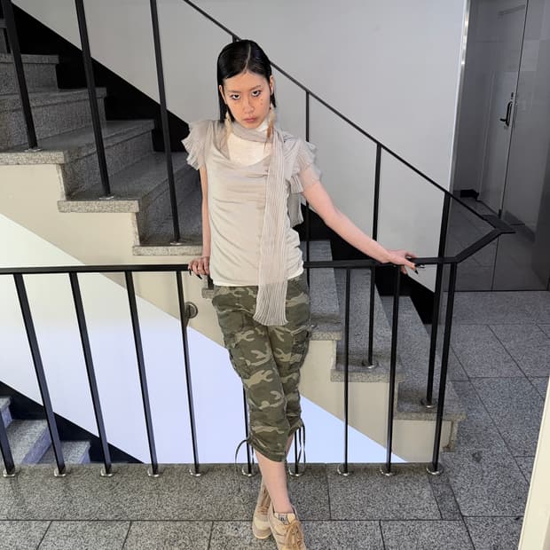 camo cargo capri pants