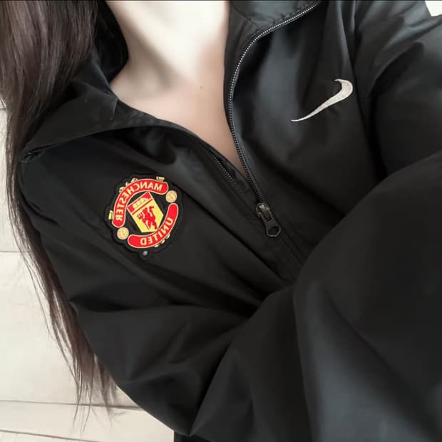 나이키 맨유 블랙 후드 투웨이 윈드러너