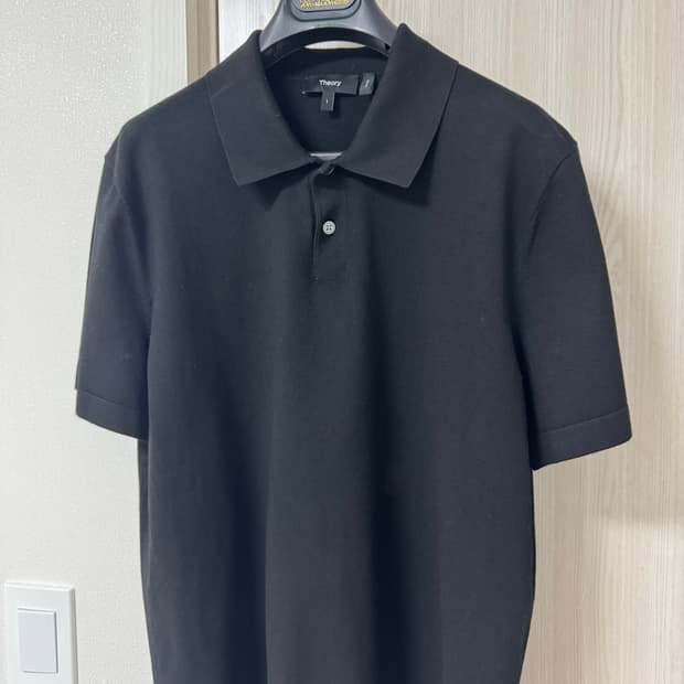 띠어리 고리스 반팔 니트 검정 L 사이즈