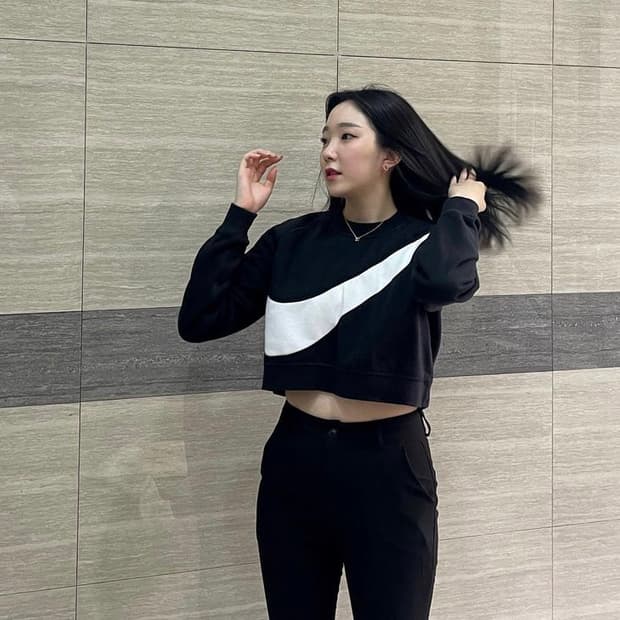 나이키 크롭 맨투맨