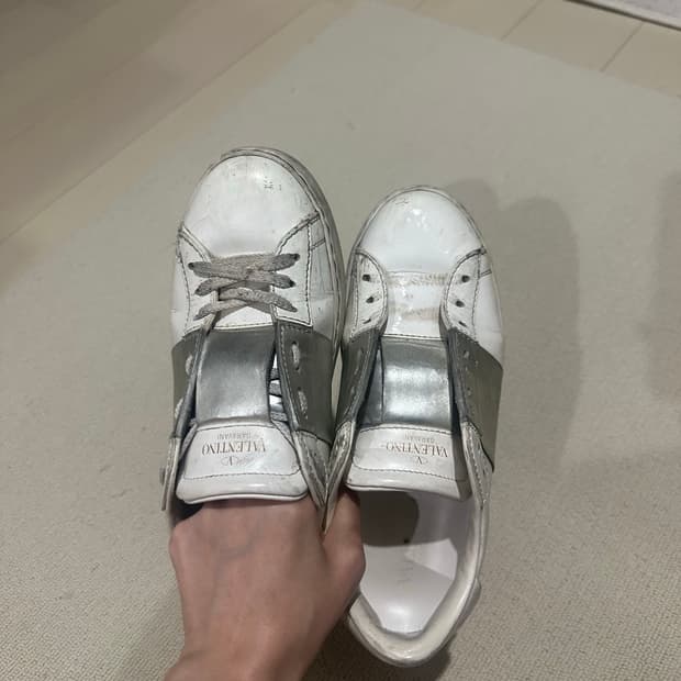 발렘티노 스니커즈