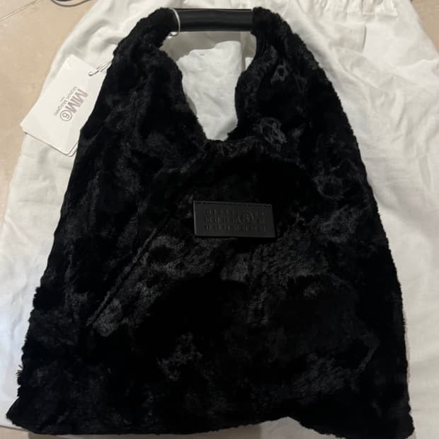 새상품) 메종마르지엘라 MM6 퍼 숄더백