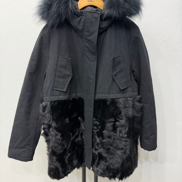 정품) 마쥬 신형 여성 오버핏 블랙 라쿤퍼 후드 자켓 36