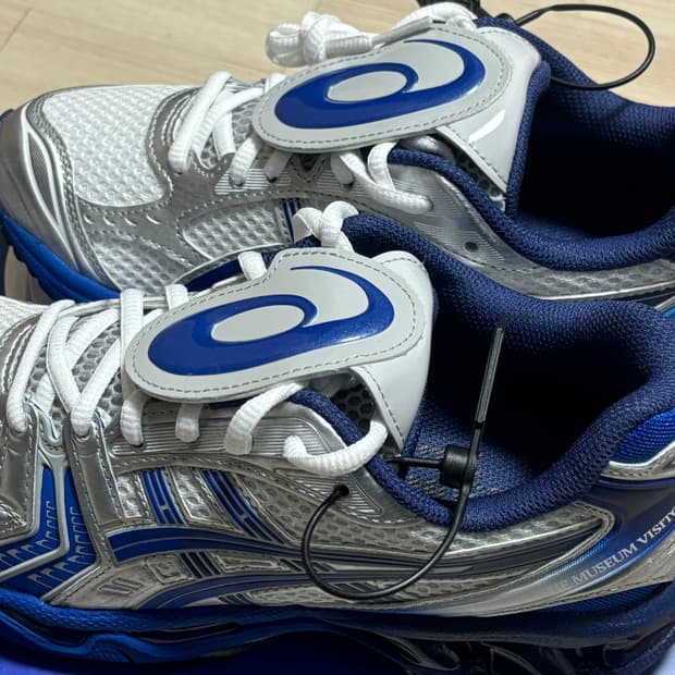 아식스 더뮤지엄비지터 젤카야노 14