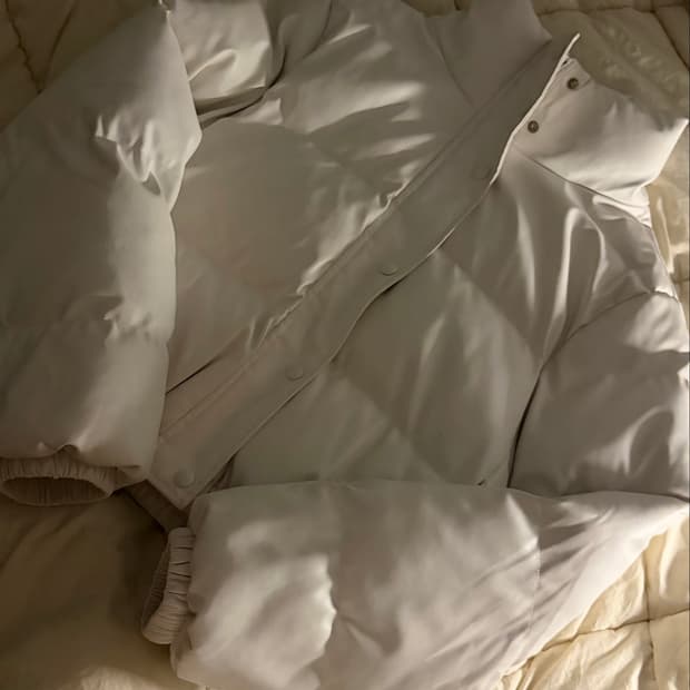세미크롭 흰색패딩