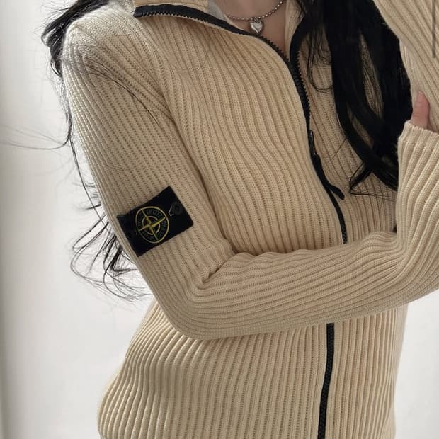 스톤아일랜드 니트 집업 구해요 빈티지 로로즈