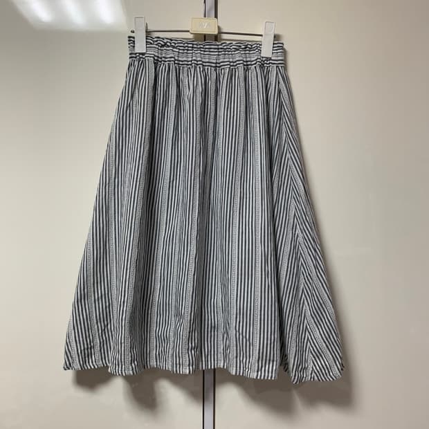 모리거루하구미 아일렛 스트라이프 스커트