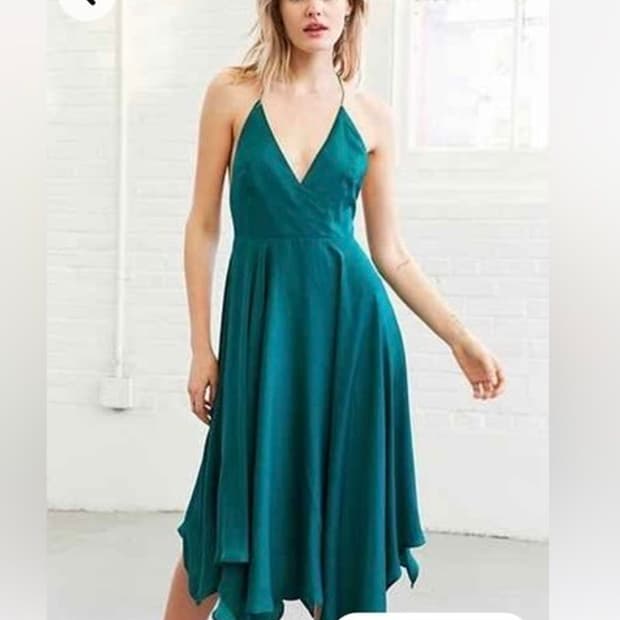 그린 브이넥 원피스 오픈백 urban outfitters kimchi b