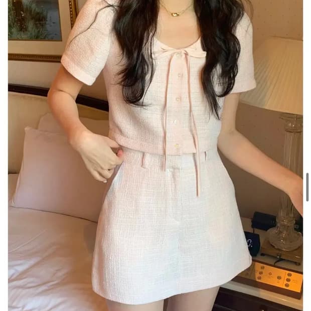 상의는 프리사이즈구요 하의는 m사이즈입니다. 새상품에 택 있고 사용감 없