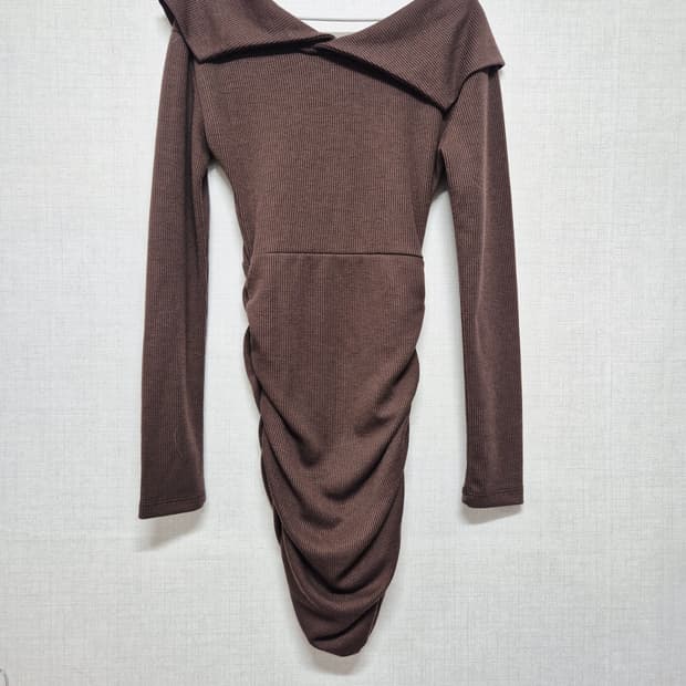 브라운 셔링 롱 슬리브 원피스