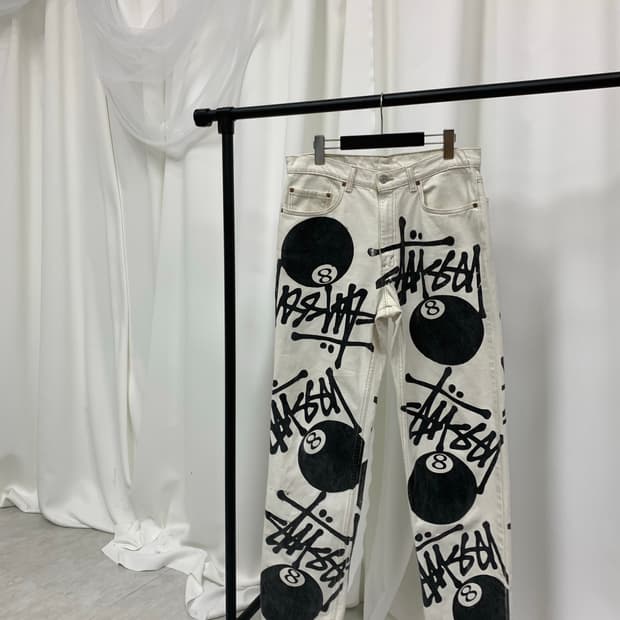 Stüssy x Levi’s white jeans