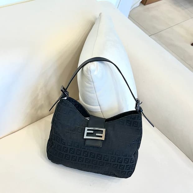 펜디 쥬카 FF 호보백 (정품)