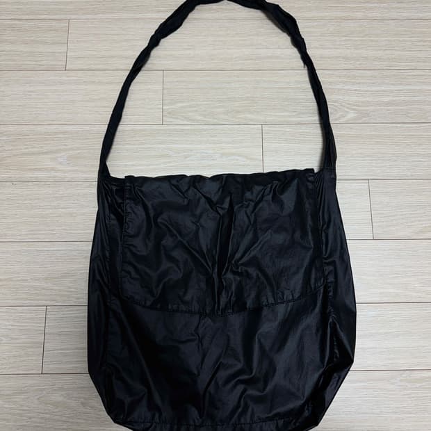 해칭룸 투페이스백 블랙 크리즈