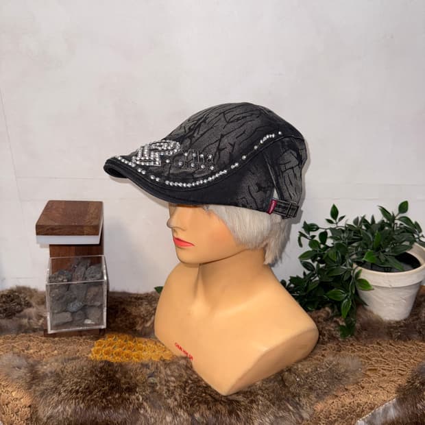Washing black denim crack hunting cap