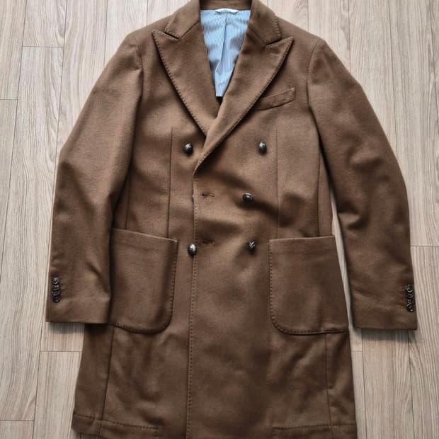 하이드로겐 더블 브레스트 코트 판매합니다