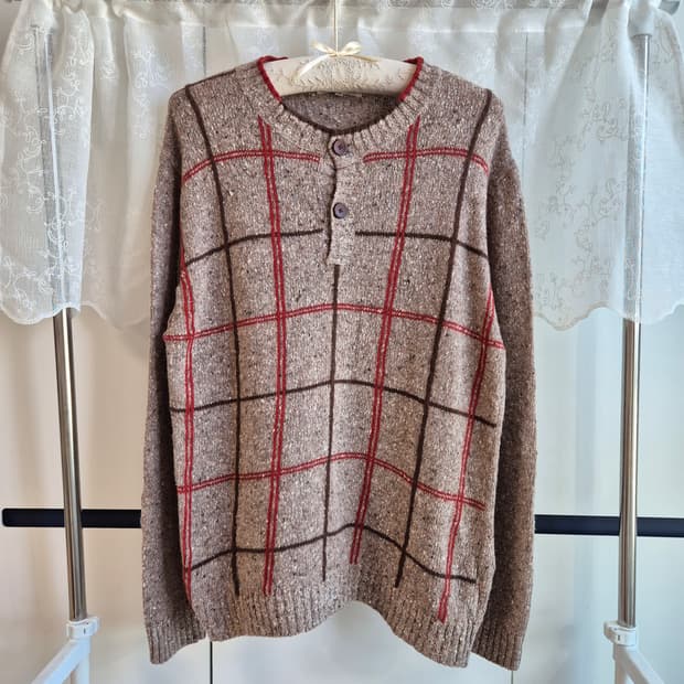 울혼방 브라운 체크 패턴 니트