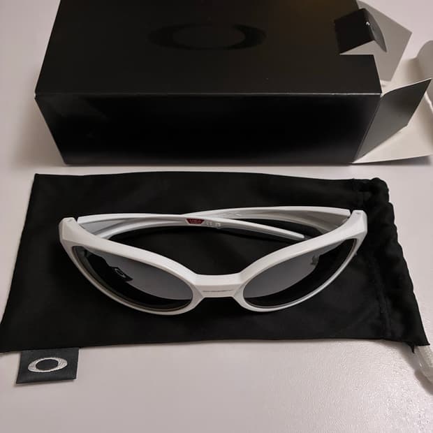 오클리 아이자켓 리덕스 화이트