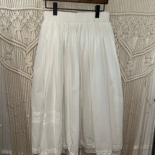 내추럴 아이보리 밴딩 플레어 롱스커트