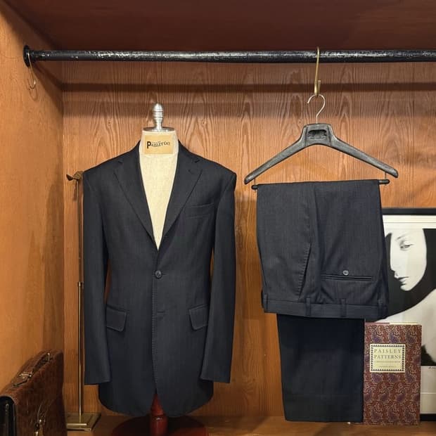 꼬르넬리아니 수트