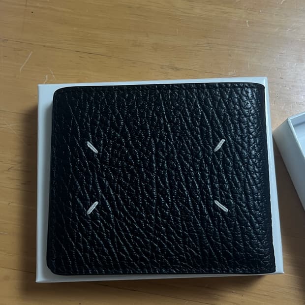 메종 마르지엘라 SA1UI0016P4455T8013 반지갑 판매합니다