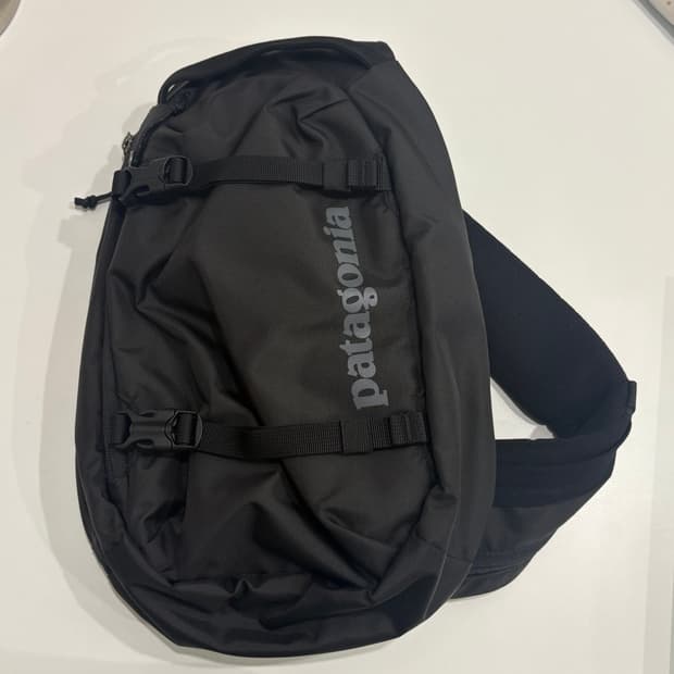 (새상품) 파타고니아 아톰 슬링백 8L 블랙 