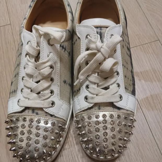 루부탱 스터드 스니카즈 40.5 사이즈