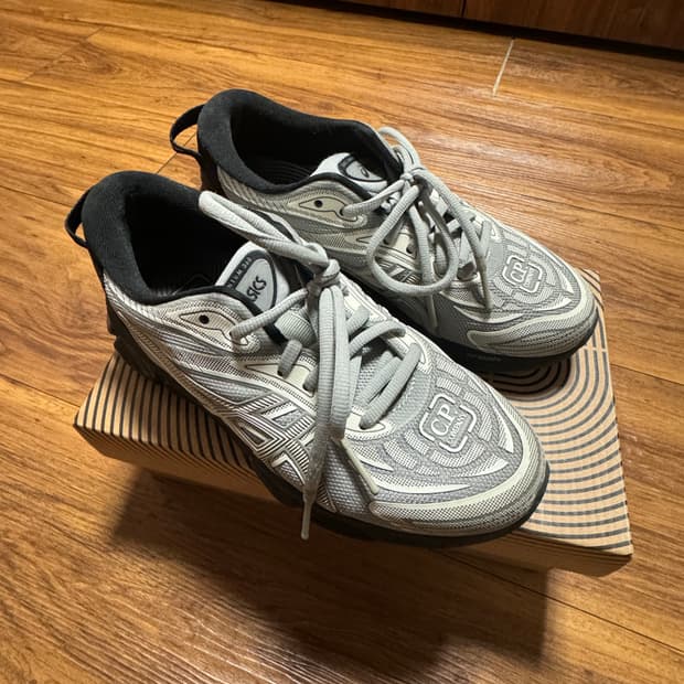 아식스 CP컴퍼니 젤퀀텀 시멘트 그레이 235