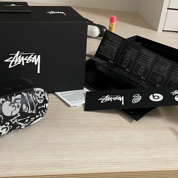 스투시 x 비츠 바이 드레 필+ 블랙 화이트