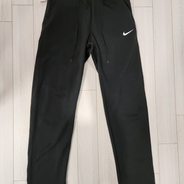 나이키 THERMA-FIT 기모 팬츠 사이즈s

사진이 이상하게 나왔는데
