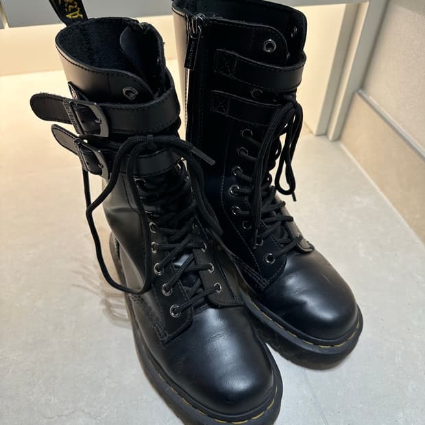 닥터마틴 버클 레이스업 부츠