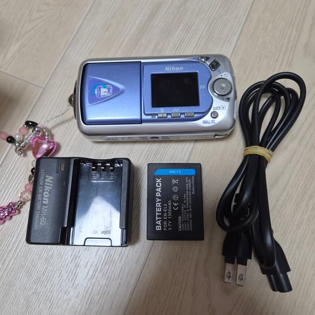 니콘 쿨픽스2500