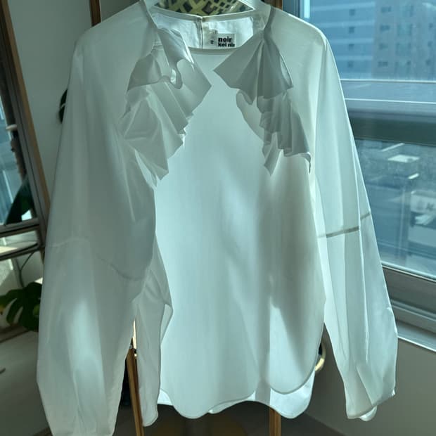 Noir kei ninomiya frill top white