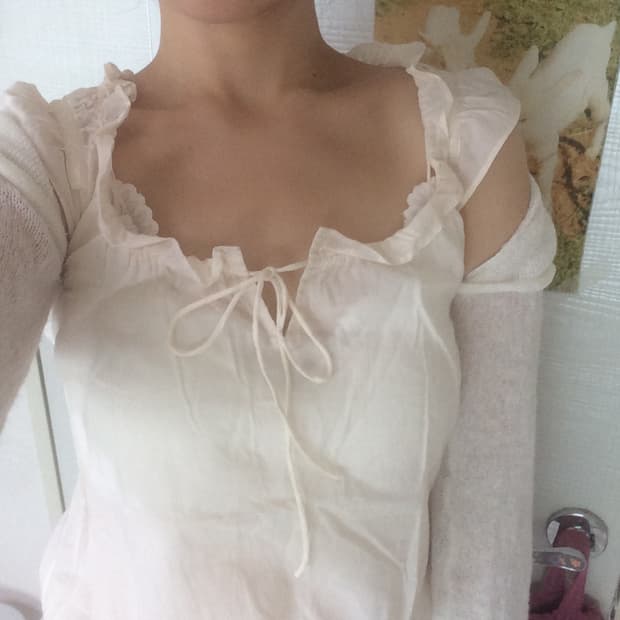 빈티지 바나나리퍼블릭 크림 프릴 슬리브리스 블라우스