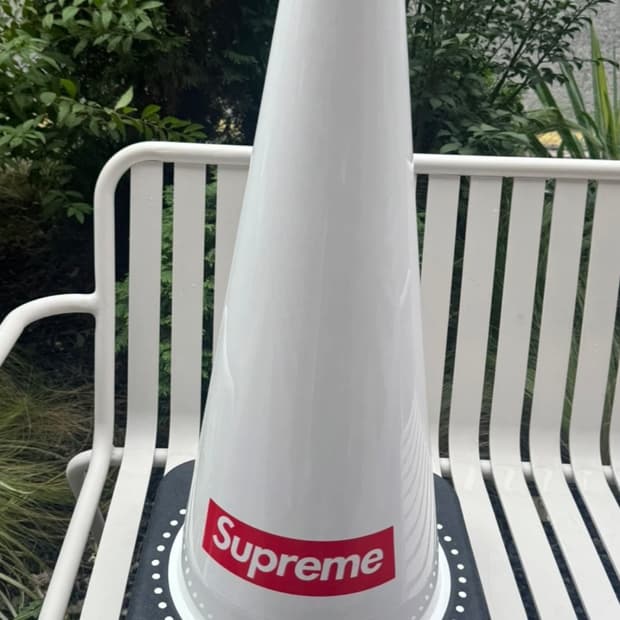 슈프림 트래픽 콘 화이트