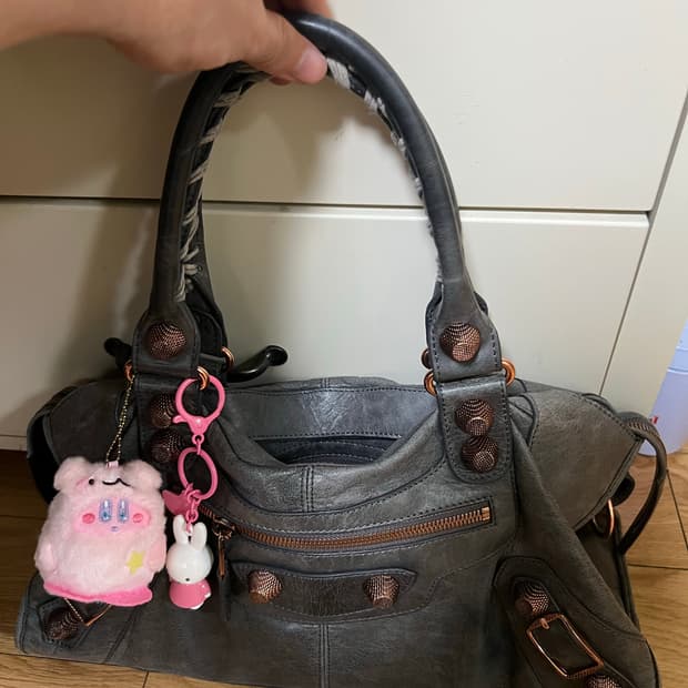 발렌시아가 모터백 미듐사이즈