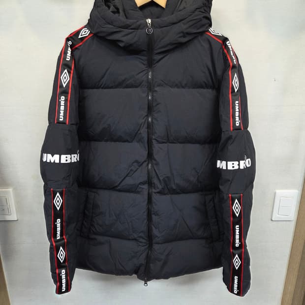 엄브로 사이드로고 덕다운 패딩 105