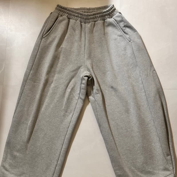 회색 바지