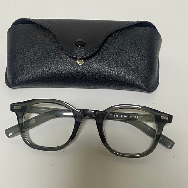 유튜버 쁨이 안경 뿔테 그레이 