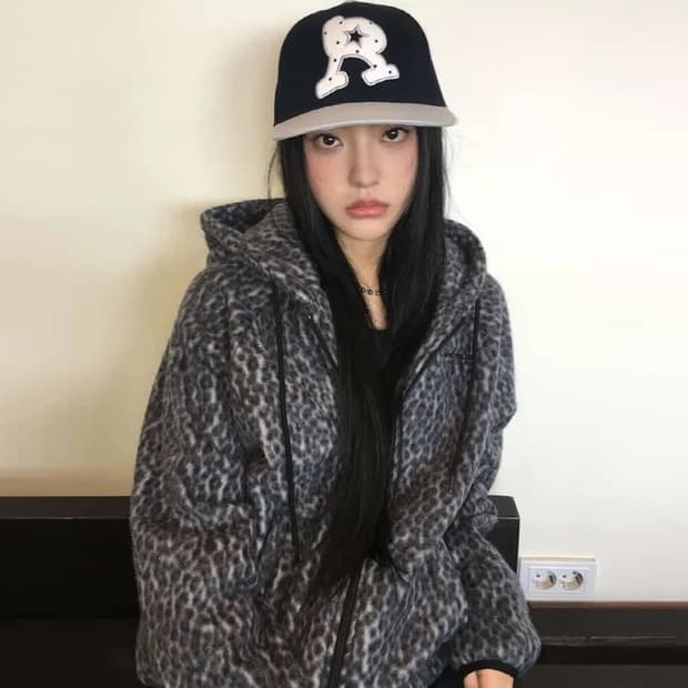 러브이즈트루 플리스 재킷 구해요