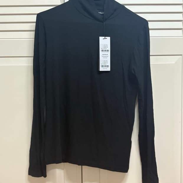 (정가 29900원)nineminus2 터틀넥 긴팔티 블랙 (새상품)