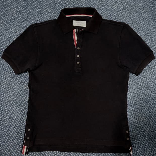 톰브라운 히든삼선 니트 카라 반팔 PK 티셔츠 블랙 1사이즈 (미세하자)