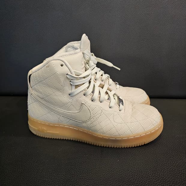 나이키 에어포스1 하이 퀼트 베이지 뉴욕시티백