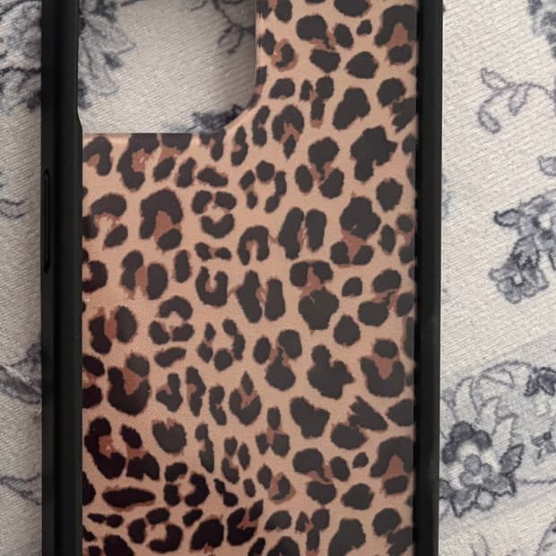 아이폰 15 와일드플라워 케이스