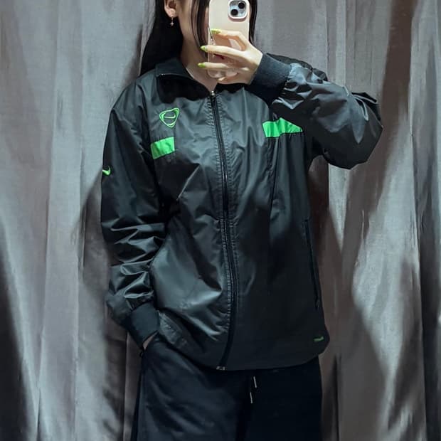 M 나이키 스몰로고 차콜 바람막이 