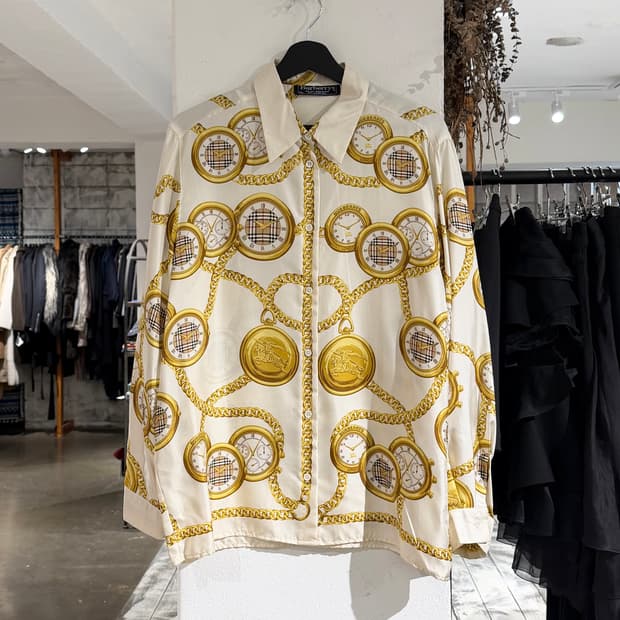 버버리 아이보리 시계 패턴 실크 셔츠