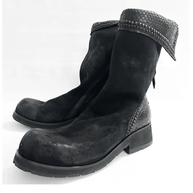 kmrii Crush Suede Boots