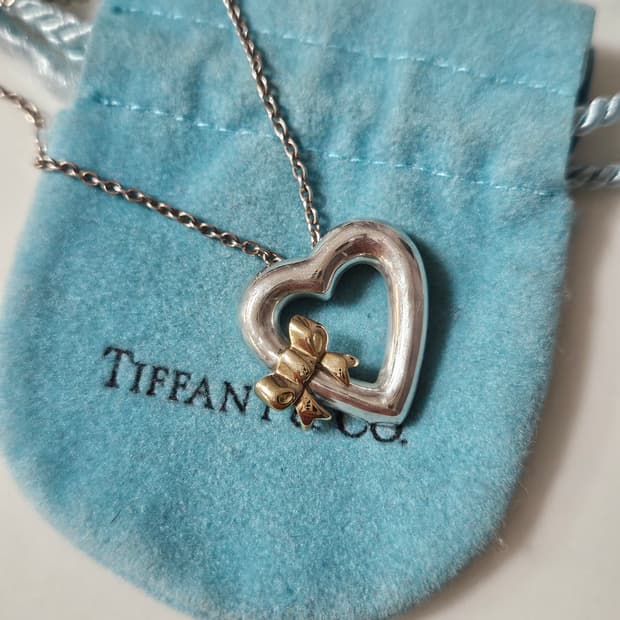 티파니앤코 리본하트 18k 골드 실버 목걸이