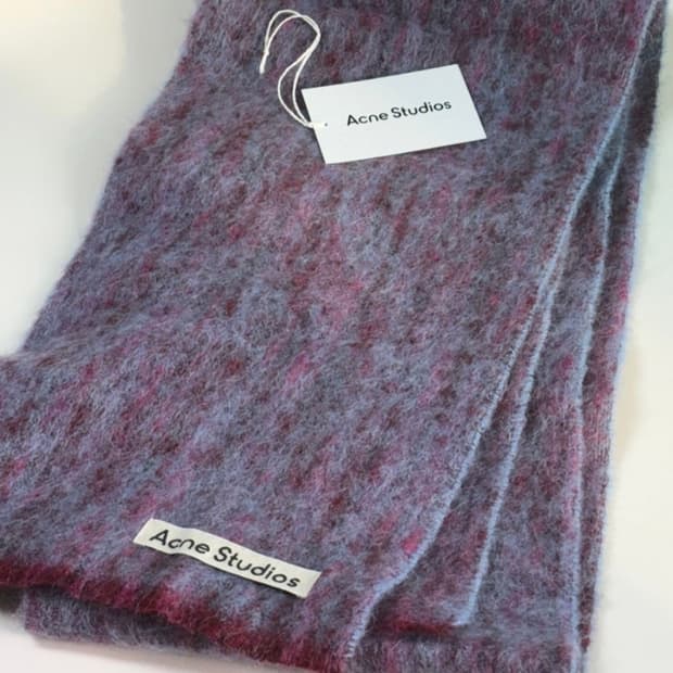 아크네스튜디오 모헤어 머플러