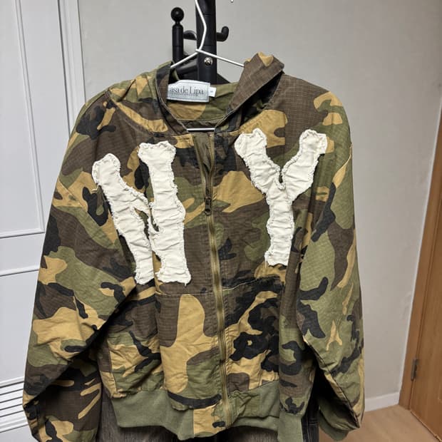 Casa de lipa  (memory lane park)ny 카모 후드