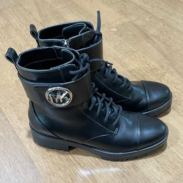 마이클코어스 가죽 앵클부츠 240